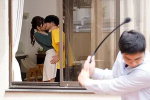 Nữ y tá vú to giúp bệnh nhân lấy mẫu tinh trùng