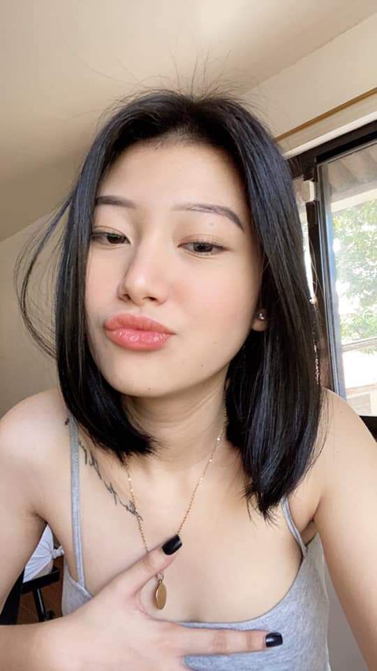 Em thư ký phục vụ quản lý tận răng trong chuyến công tác