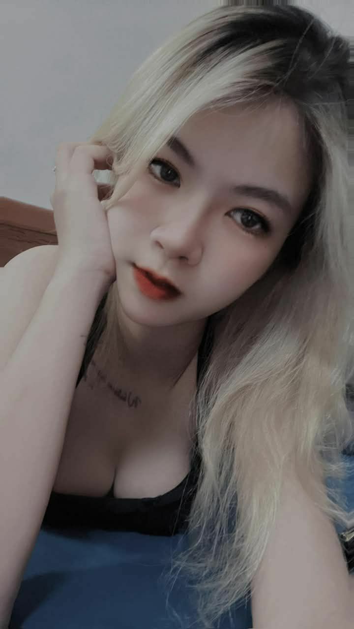 Cám dỗ của chị trưởng phòng vú ngon nứng và anh nhân viên may mắn